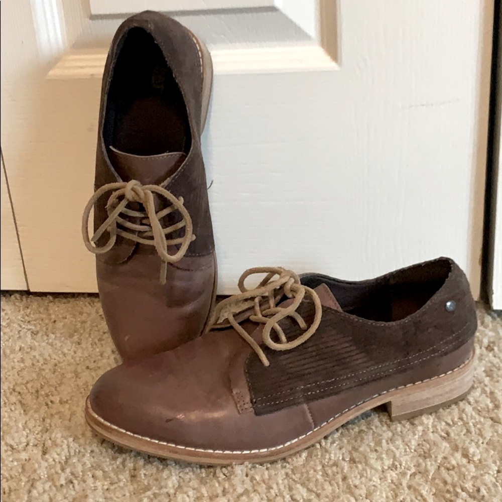 Size 7 Oxfords by Caterpillar